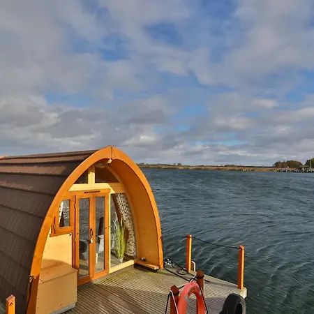 Botel Hausboot Stoertebecker
